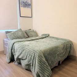 Queen Zinus Memory Foam Mattress + Bed Frame – Great Condition