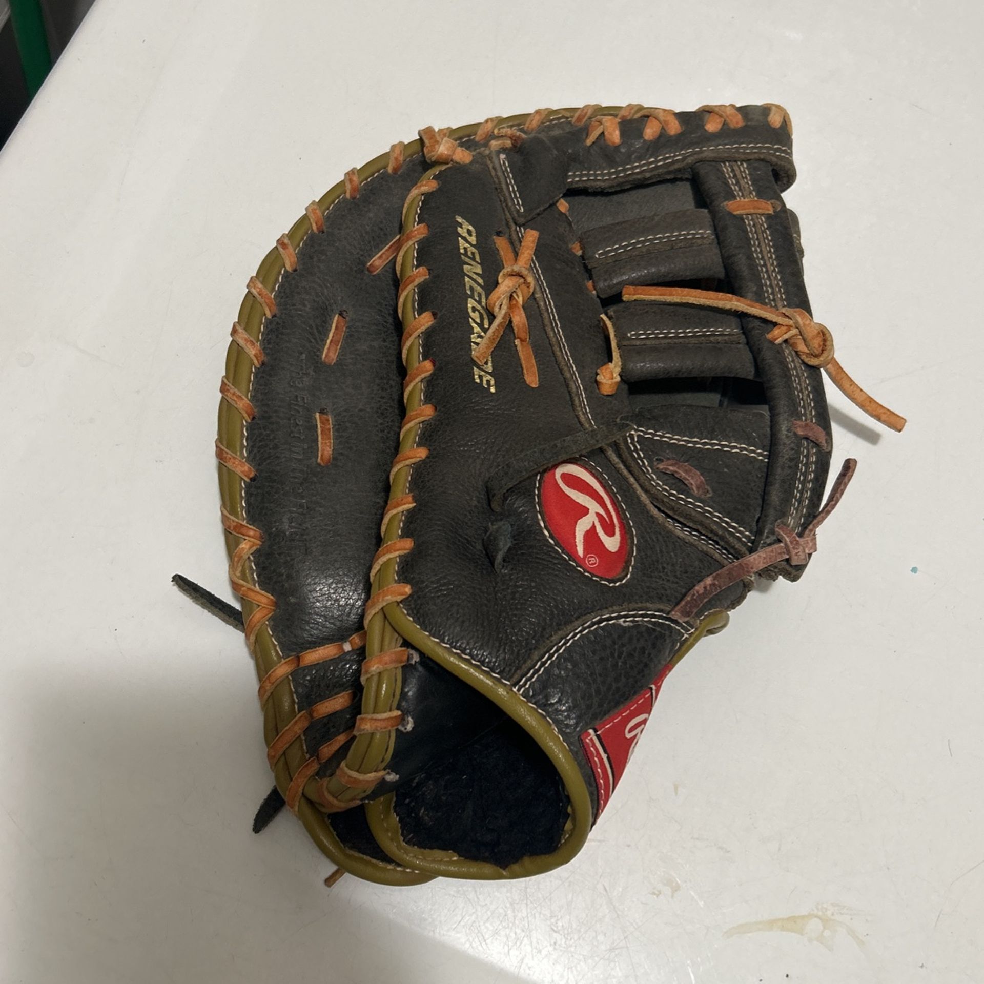 Rawlings Renegade RTB Baseball glove