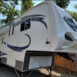 2010 Forest River Stealth 5th Wheel Toy Hauler 35ft