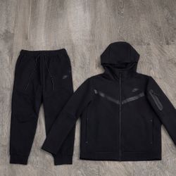 Nike Tech Fleece Full Set – Black – Brand New w/ Tags