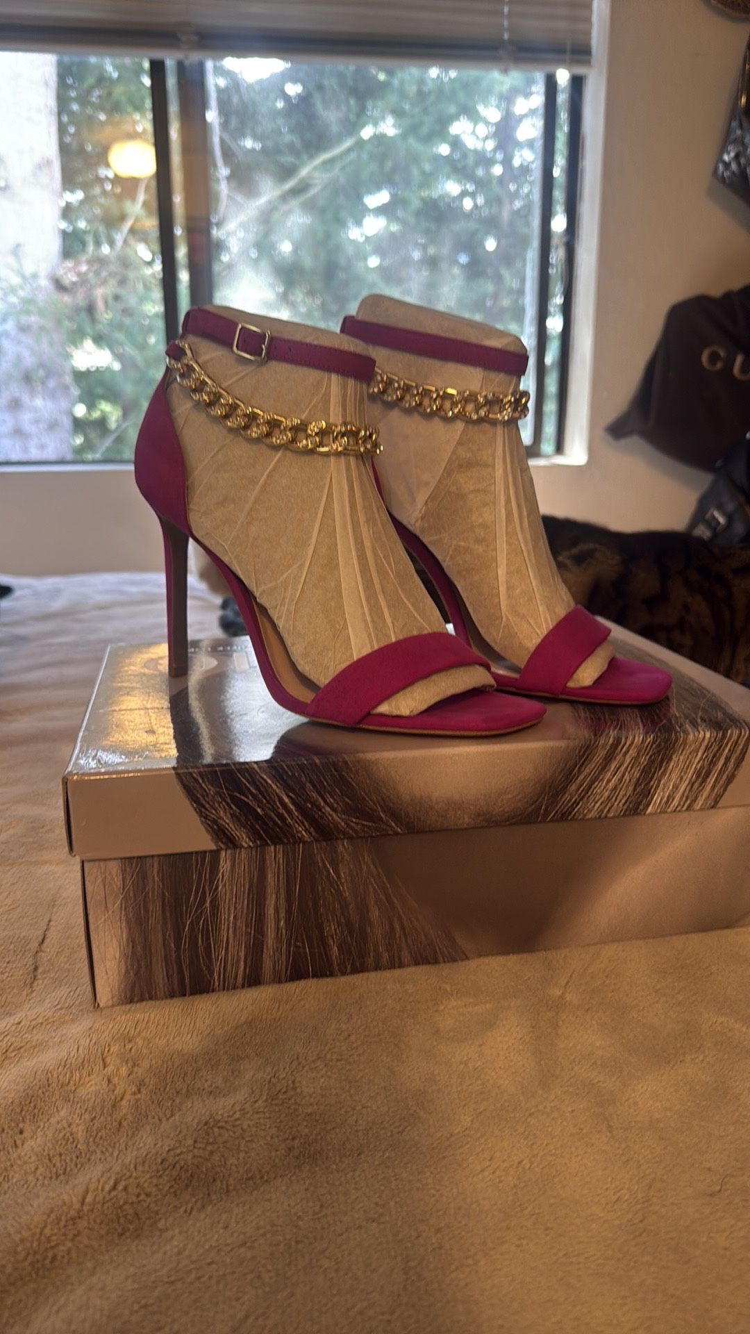 J Lo Magenta Heels W Chain 8.5