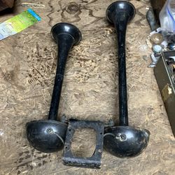 VINTAGE DUAL AIR HORNS FOR LARGE TRUCK 