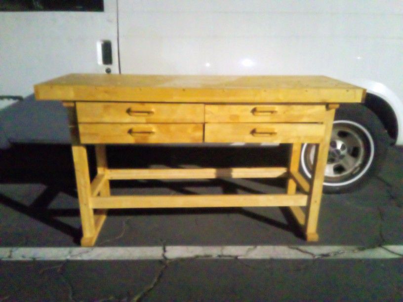 Wooden Work Bench 