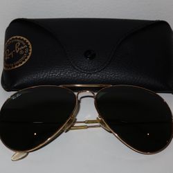 Ray-Ban Aviator Sunglasses with Black Case