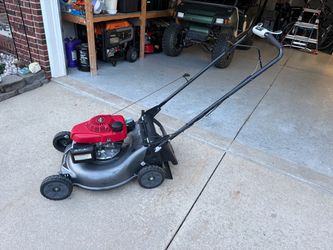Honda HRR216 Self-Propelled Lawn Mower – Excellent Condition – $175
