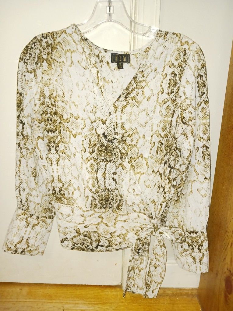 Beautiful Ladies Size Medium Top