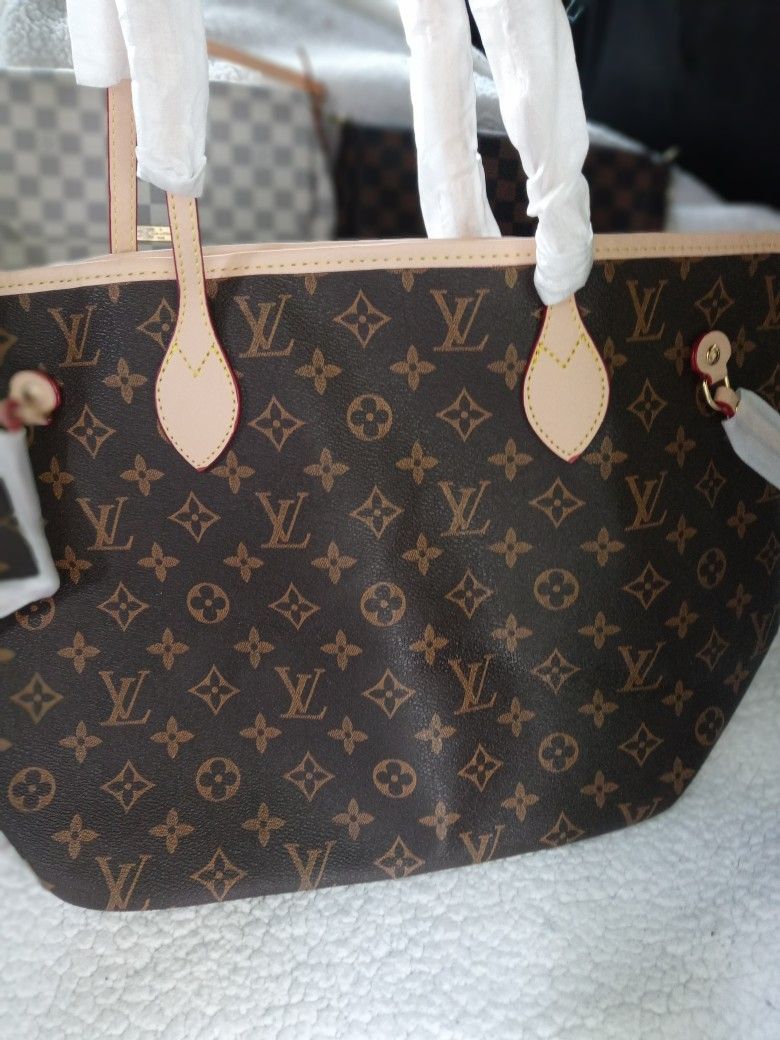 Purse With Wristlet