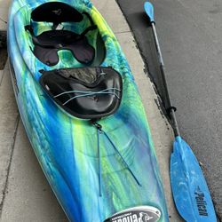 Kayak W/paddle 
