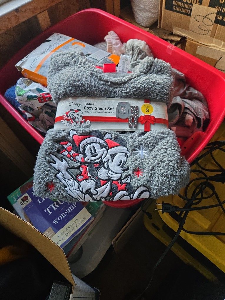 Disney LADIES COZY Sleep Top SMALL