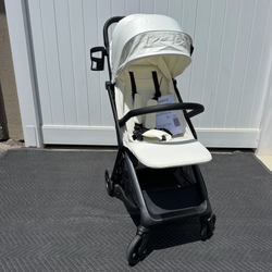 New cream icon travel stroller / Airline compatible/  compact stroller