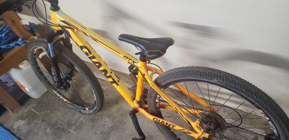 Giant ATX 27.5" Hardtail Mountain Bike, Orange