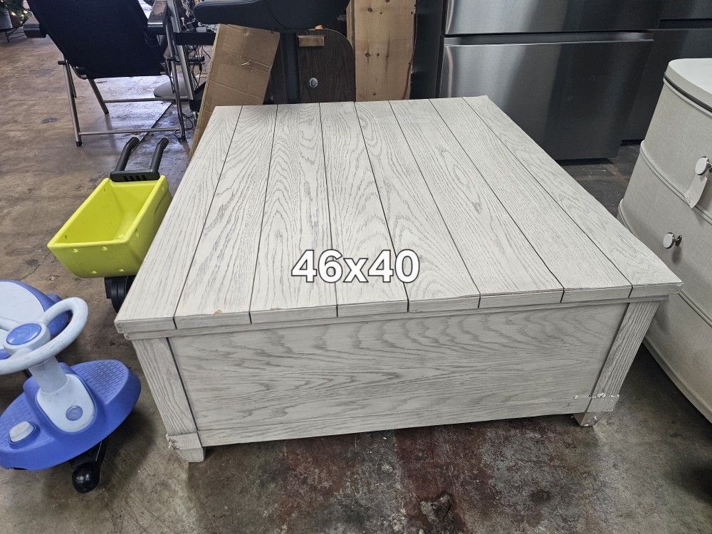 Farmhouse Distressed Coffee Table Large Has Minor Damage