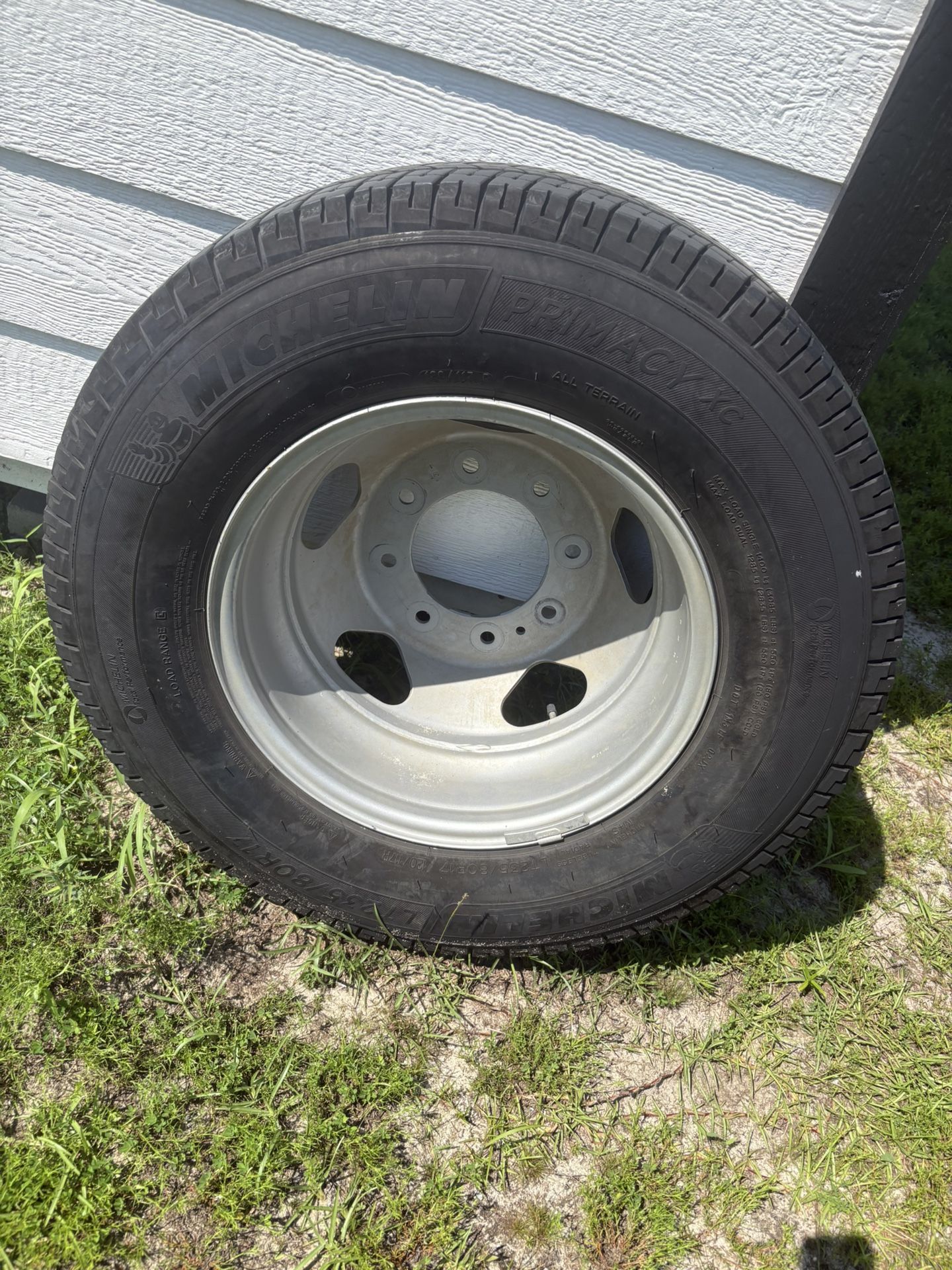 235/80 R17 MICHELIN TIRE