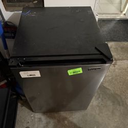 Magic chef mini fridge