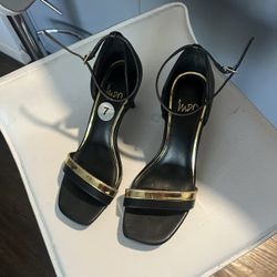 $25 Bonitos Zapatos Size 7