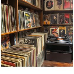 Over 50 Christmas vinyl records lp availible read description!!