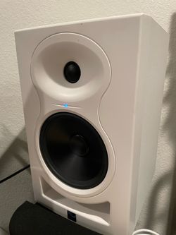 Kali Audio LP 6 studio monitors