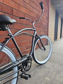 Schwinn 26 inch beach cruiser bike $170