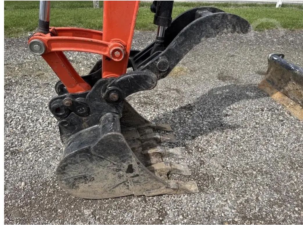 2020 Kubota KX040-4 Mini Excavator — $34,000 📅 Year: 2020 | ⏱️ Hours: 1,590 | 💪 40.4 HP Turbo Diesel