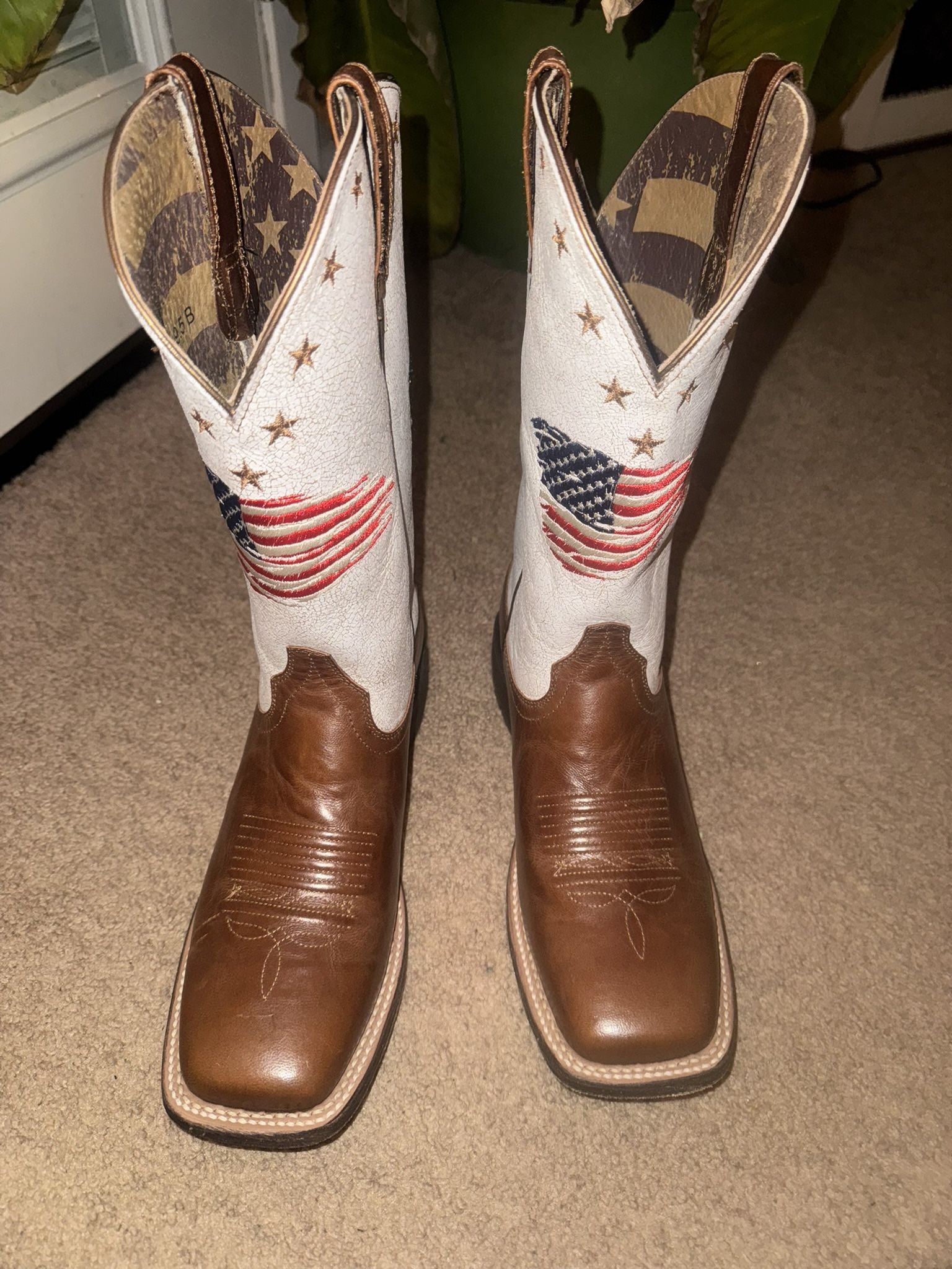 Never Worn Brand New Women’s  Size 9.5 Ariat  Leather Boots