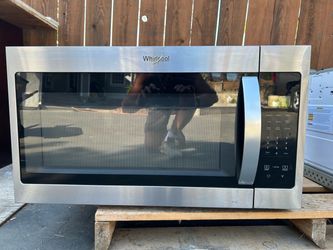 Under cabinet microwave