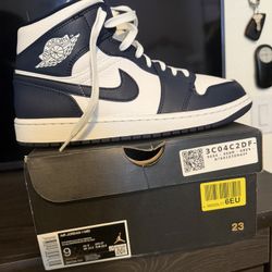 Air Jordan 1Mid