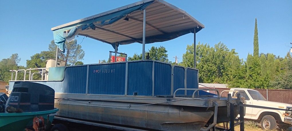 24 Foot Pontoon Good 50 Hp Mercury Mptor