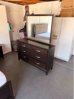 Queen bedroom set