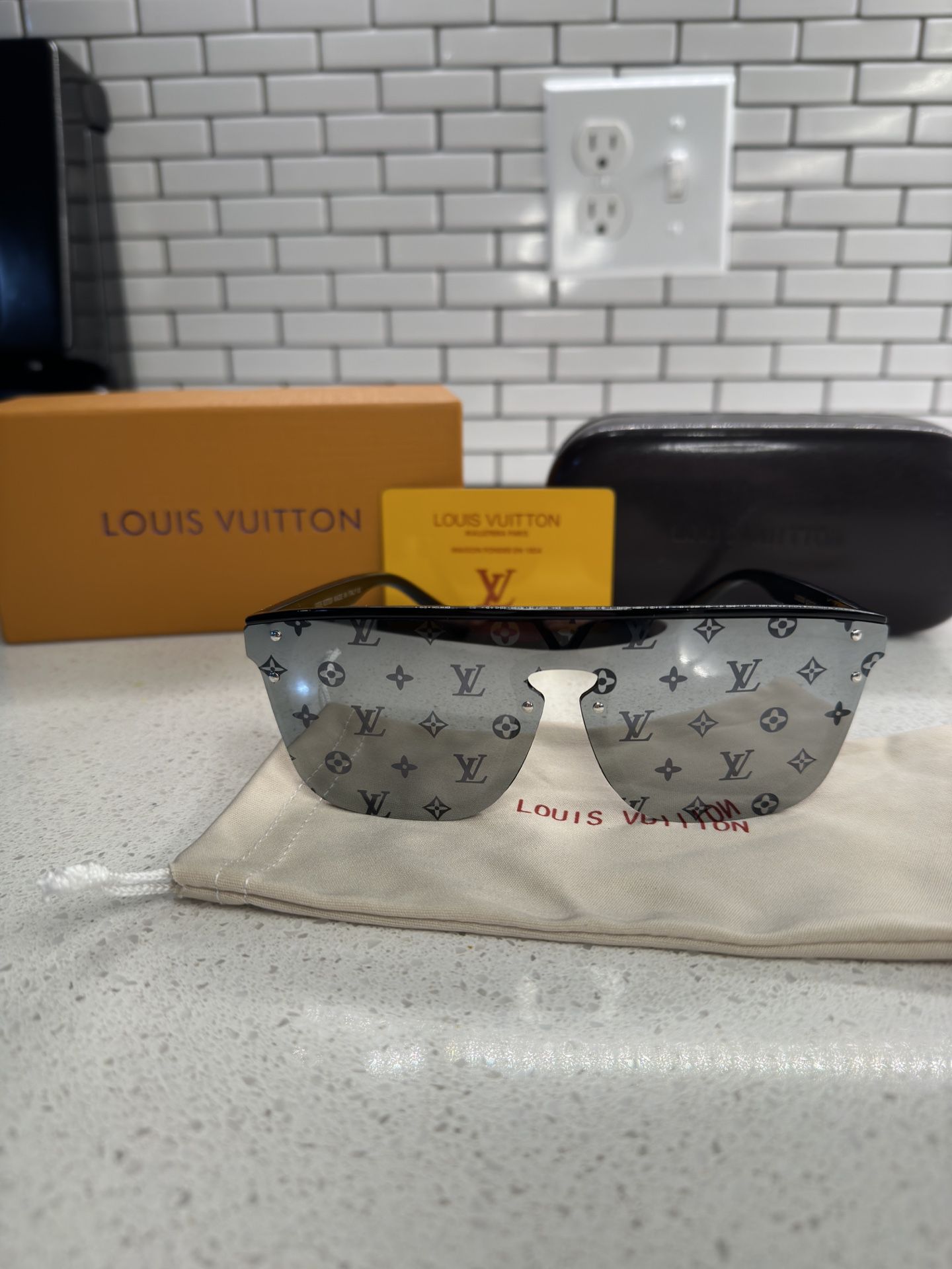 LOUIS VUITTON CYCLONE SUNGLASSES BLACK GOLD CRYSTAL Z1578W for Sale in  Laurel, MD - OfferUp