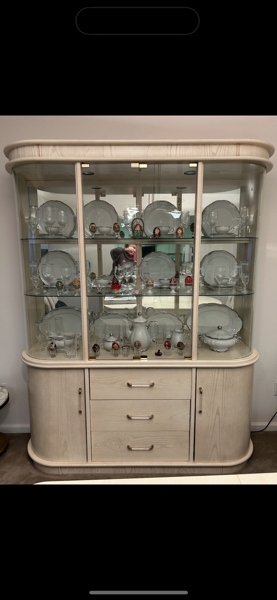 China Cabinet+ Table