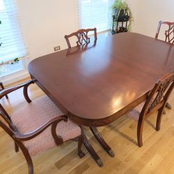 Vintage Solid Mahogany Duncan Phyfe Style Dining Table with 5 Chairs