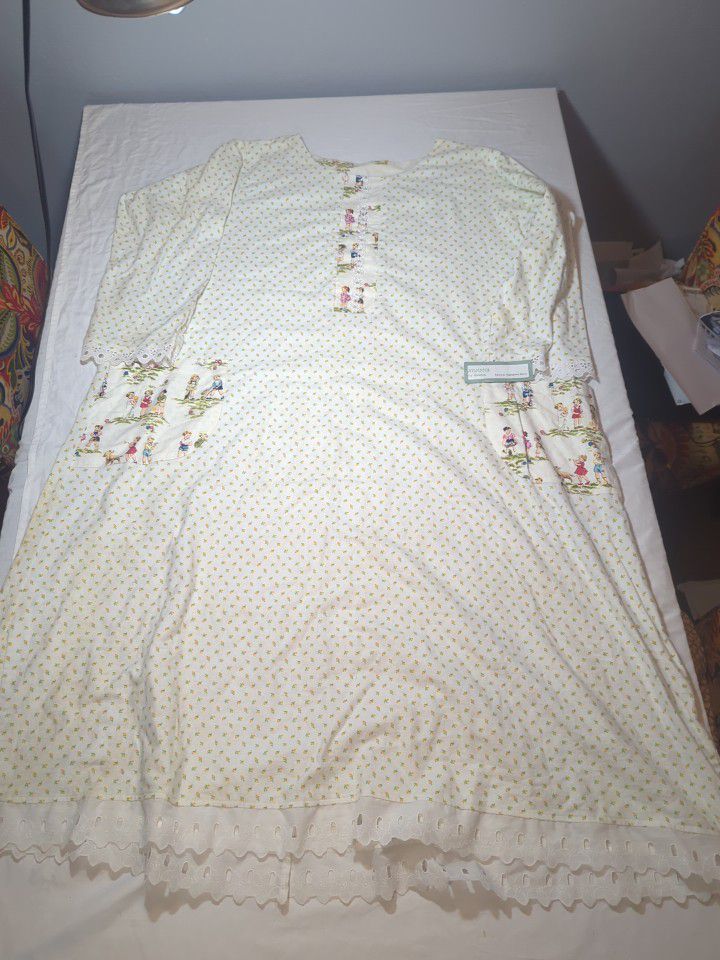Vintage Nwt Cotton Nightgown With Lace