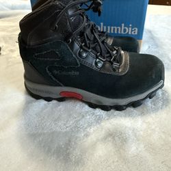 Children's Size 10 Columbia Newton Ridge Amped Hiking Boots