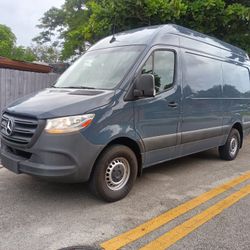 2019 Mercedes Benz Sprinter 2500 Crew 