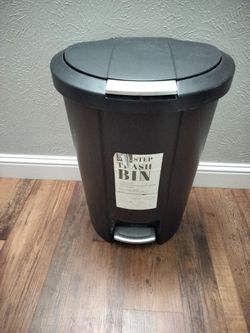 13.2 gallon trash can