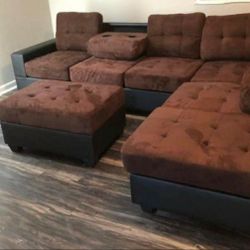 Heights Chocolate/Black Reversible Sectional with Storage Ottoman 
