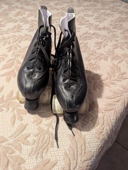 Women's Leather Light-up roller skates with accessories Size 7