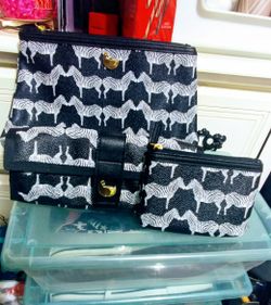 Buxton 1898 Cosmetic Zebra Set