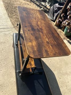Apartment Size Desk-$20 Cash Only. Pick-Up in Clovis. No Delivery.