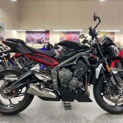 2022 Triumph Street Triple R 765