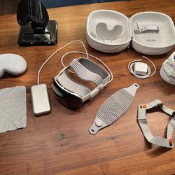 Apple Vision Pro 256GB - Fully Loaded, All Accessories