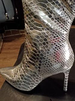 INC INTERNATIONAL CONCEPTS INC KNEE HIGH SILVER SNK (CRO ) FULL ZIP HIGH HEEL BOOTS SIZE 8M NEW /ORIGINAL BOX