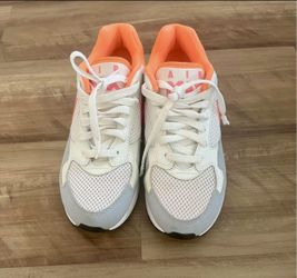 Women’s Running Air Max Tennis Shoes.  Size 7.5