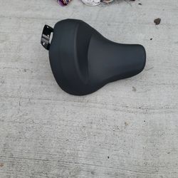 HD HARLEY REACH SOLO SEAT BRAND NEW  100