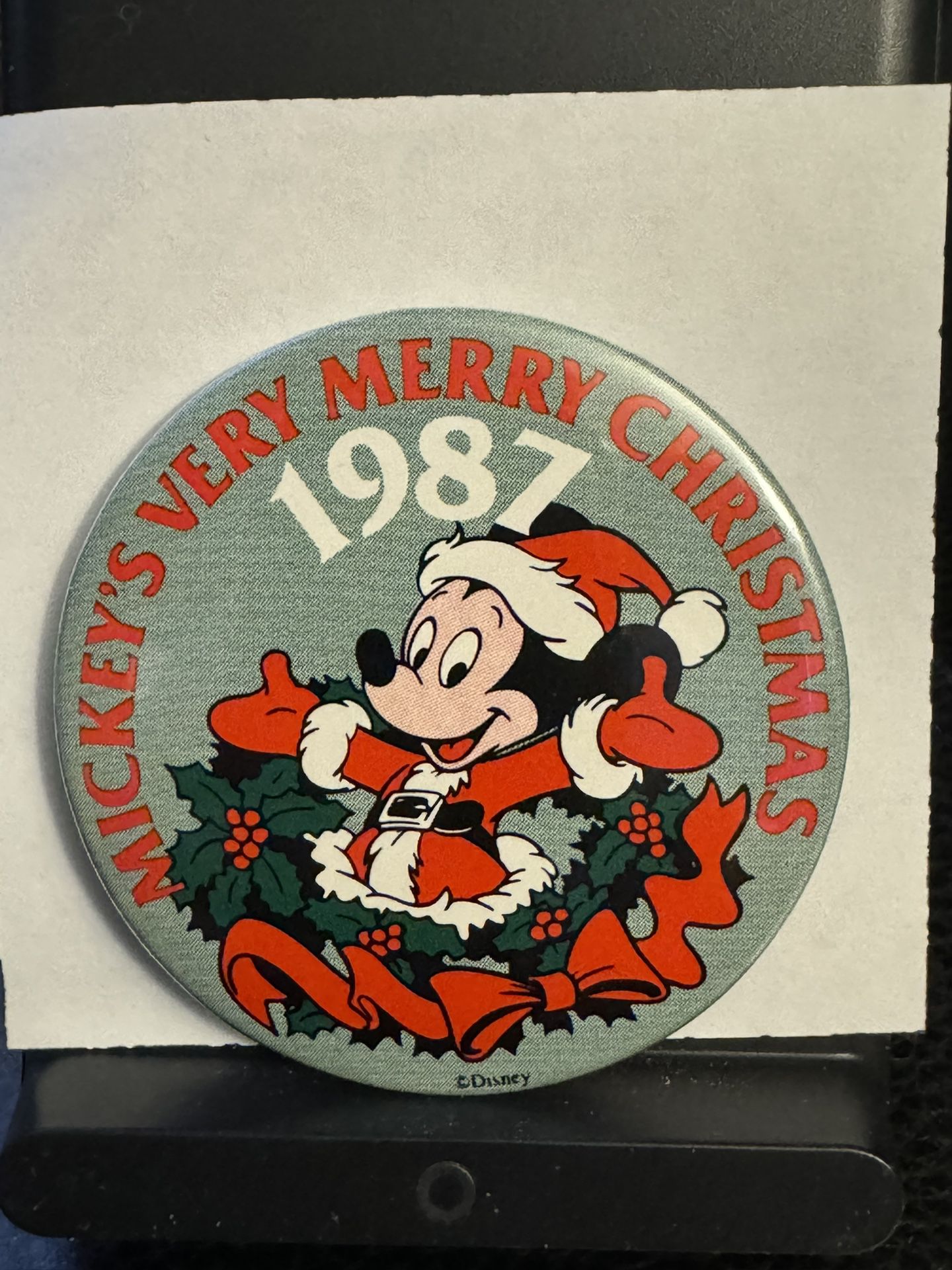 Disney collectible button - 1987