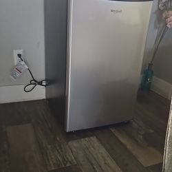 Whirlpool Mini Fridge 