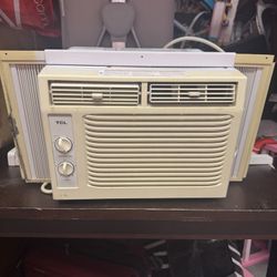 TCL Window Air Condition Unit 