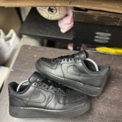 Air Jordan 1 Low Triple Black 