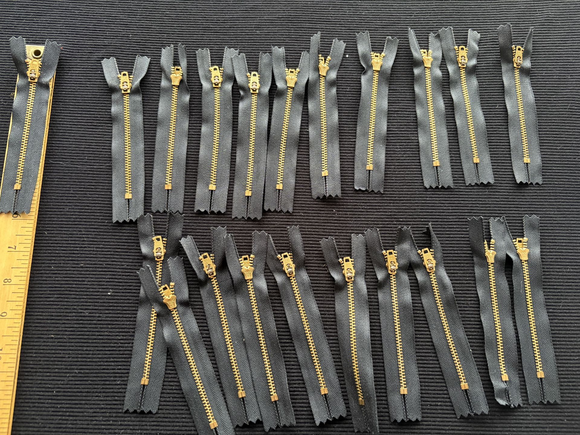 25 Zippers With Gold Teeth