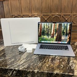 Apple MacBook Air Laptop 15" M4 chip 16GB RAM 512GB SSD Sky Blue MC7C4LL/A 2025 Model Like New!!,Apple,Apple MacBook Air,MacBook Air,2025 MacBook Air,